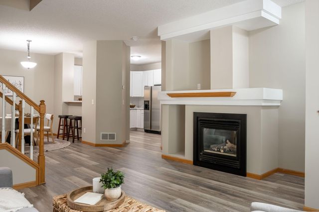 3001 Juniper Lane I, Woodbury, MN 55125