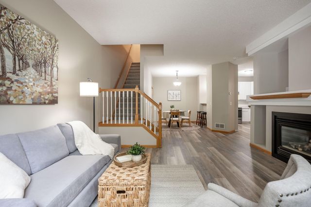 3001 Juniper Lane I, Woodbury, MN 55125