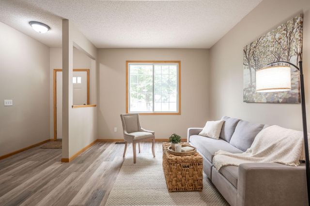 3001 Juniper Lane I, Woodbury, MN 55125