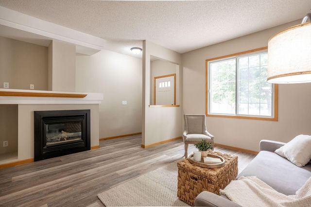 3001 Juniper Lane I, Woodbury, MN 55125