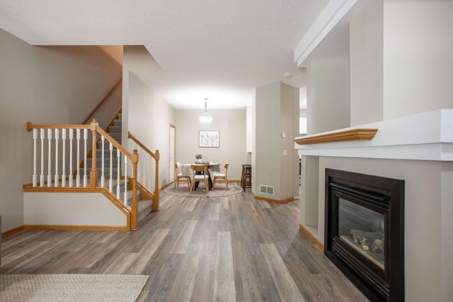 3001 Juniper Lane I, Woodbury, MN 55125