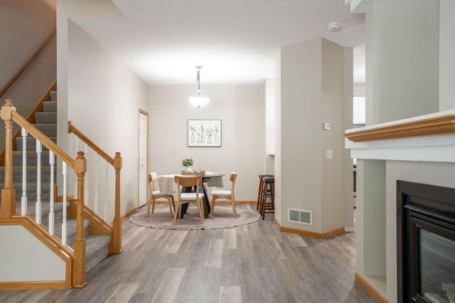 3001 Juniper Lane I, Woodbury, MN 55125