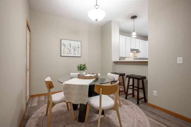 3001 Juniper Lane I, Woodbury, MN 55125