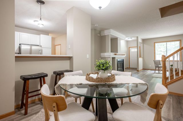 3001 Juniper Lane I, Woodbury, MN 55125