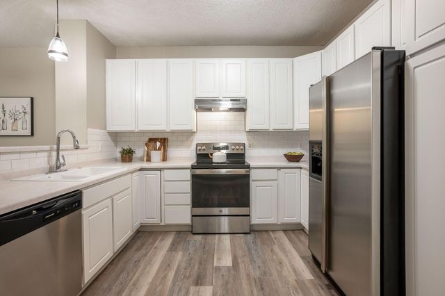 3001 Juniper Lane I, Woodbury, MN 55125