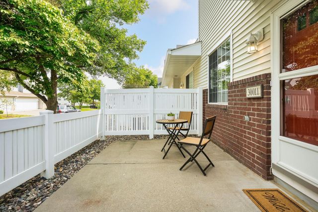 3001 Juniper Lane I, Woodbury, MN 55125