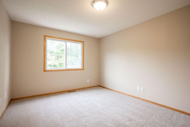 3001 Juniper Lane I, Woodbury, MN 55125