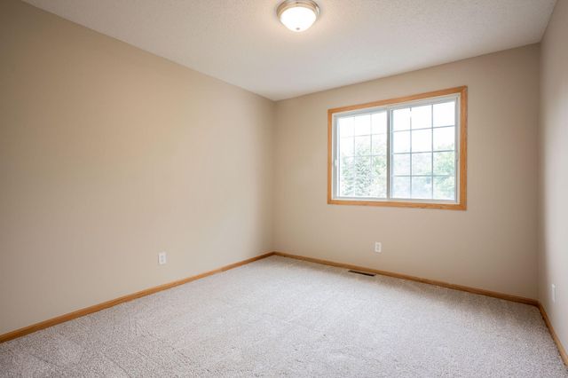 3001 Juniper Lane I, Woodbury, MN 55125