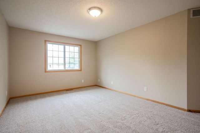 3001 Juniper Lane I, Woodbury, MN 55125
