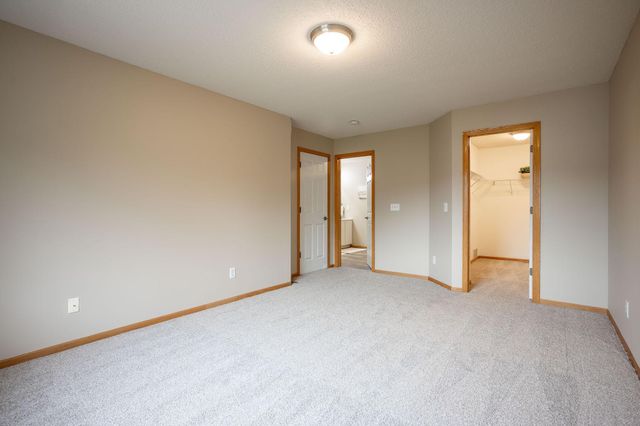 3001 Juniper Lane I, Woodbury, MN 55125