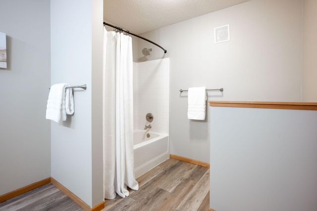 3001 Juniper Lane I, Woodbury, MN 55125
