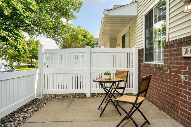3001 Juniper Lane I, Woodbury, MN 55125