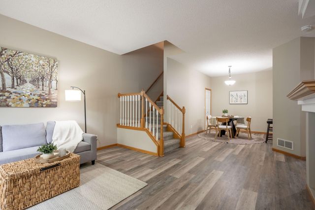 3001 Juniper Lane I, Woodbury, MN 55125