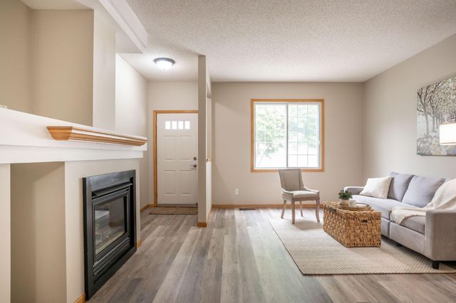 3001 Juniper Lane I, Woodbury, MN 55125