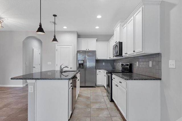 8657 PALMER PARK CIRCLE, Sarasota, FL 34238