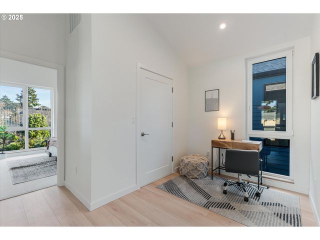 5484 Se Boise Ter, Portland, OR 97206