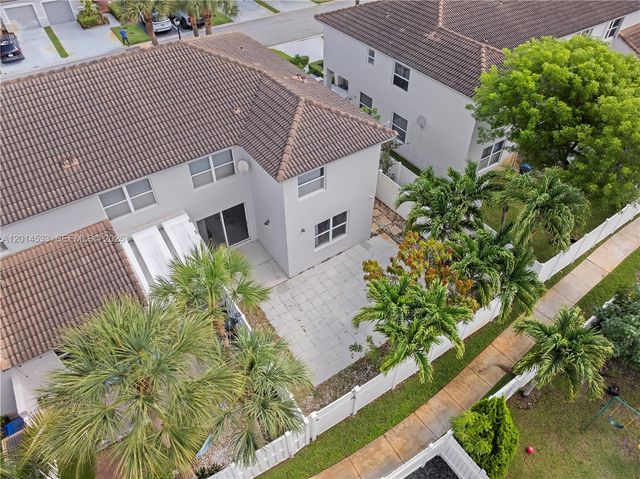16864 SW 1st Pl, Pembroke Pines, FL 33027