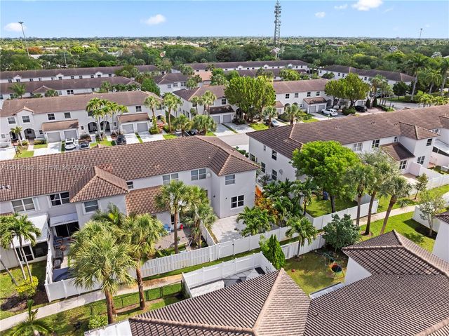 16864 SW 1st Pl, Pembroke Pines, FL 33027