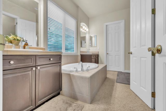 11034 Tinta Fina Dr, Rancho Cordova, CA 95670