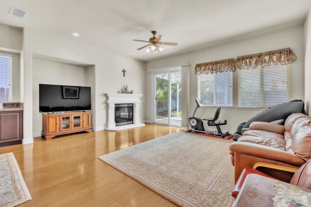 11034 Tinta Fina Dr, Rancho Cordova, CA 95670