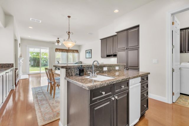 11034 Tinta Fina Dr, Rancho Cordova, CA 95670