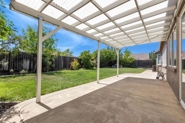 11034 Tinta Fina Dr, Rancho Cordova, CA 95670