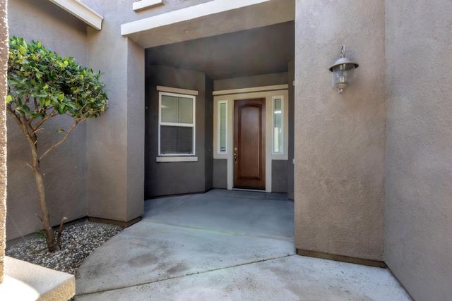 11034 Tinta Fina Dr, Rancho Cordova, CA 95670