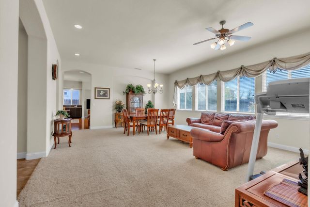 11034 Tinta Fina Dr, Rancho Cordova, CA 95670
