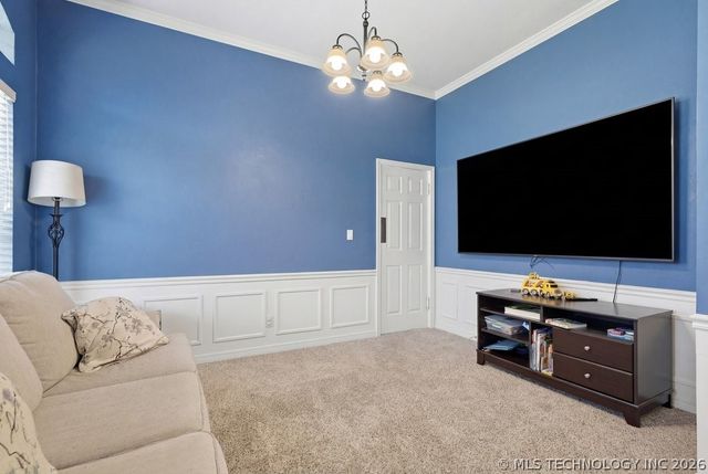 3813 S Rolling Oaks Drive, Tulsa, OK 74107