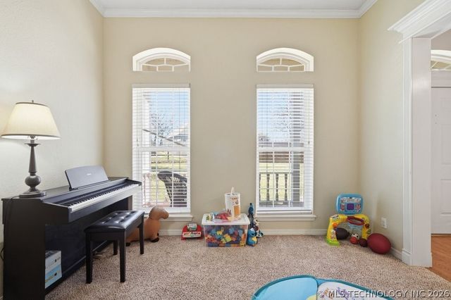 3813 S Rolling Oaks Drive, Tulsa, OK 74107