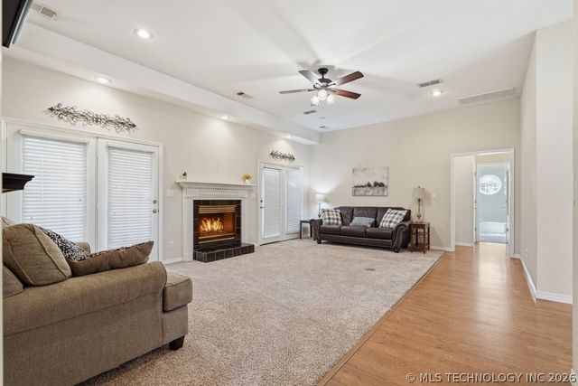 3813 S Rolling Oaks Drive, Tulsa, OK 74107