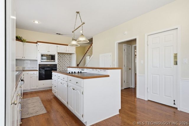 3813 S Rolling Oaks Drive, Tulsa, OK 74107