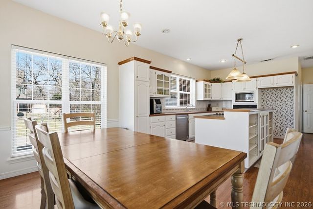 3813 S Rolling Oaks Drive, Tulsa, OK 74107