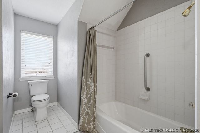 3813 S Rolling Oaks Drive, Tulsa, OK 74107