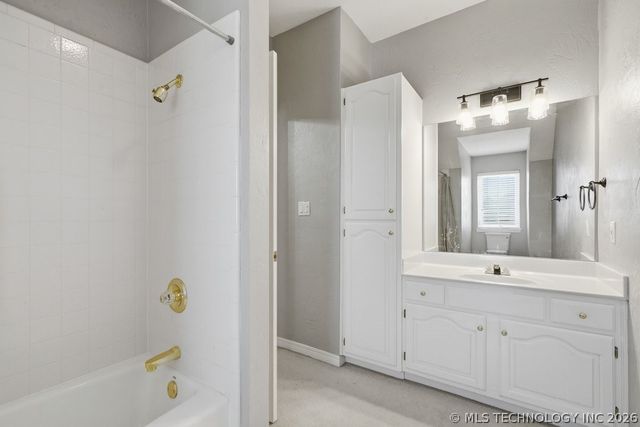 3813 S Rolling Oaks Drive, Tulsa, OK 74107