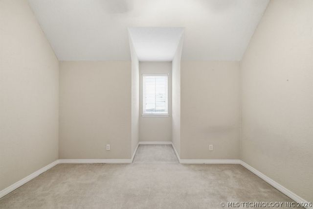 3813 S Rolling Oaks Drive, Tulsa, OK 74107