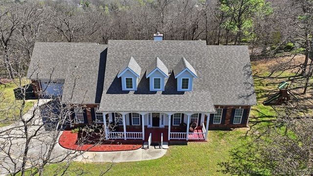 3813 S Rolling Oaks Drive, Tulsa, OK 74107