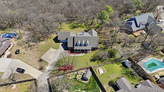 3813 S Rolling Oaks Drive, Tulsa, OK 74107