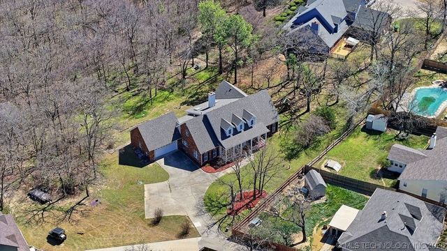 3813 S Rolling Oaks Drive, Tulsa, OK 74107