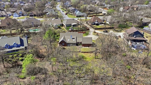 3813 S Rolling Oaks Drive, Tulsa, OK 74107