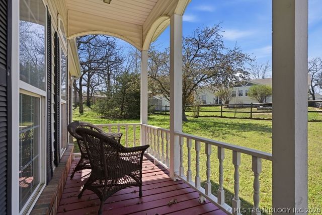 3813 S Rolling Oaks Drive, Tulsa, OK 74107