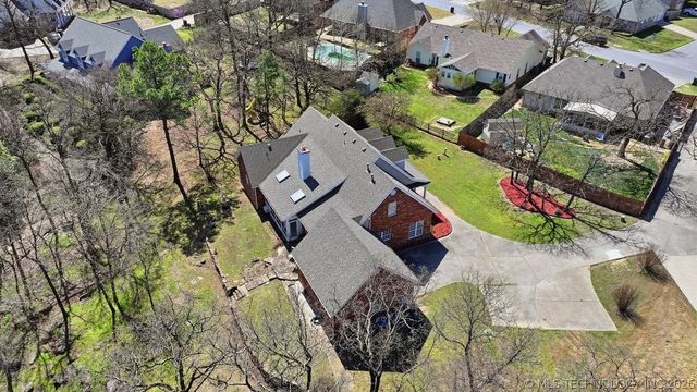 3813 S Rolling Oaks Drive, Tulsa, OK 74107