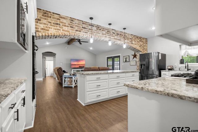 704 W Ross, Troup, TX 75789