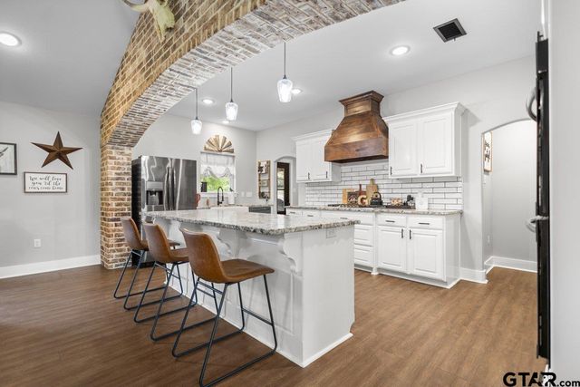 704 W Ross, Troup, TX 75789