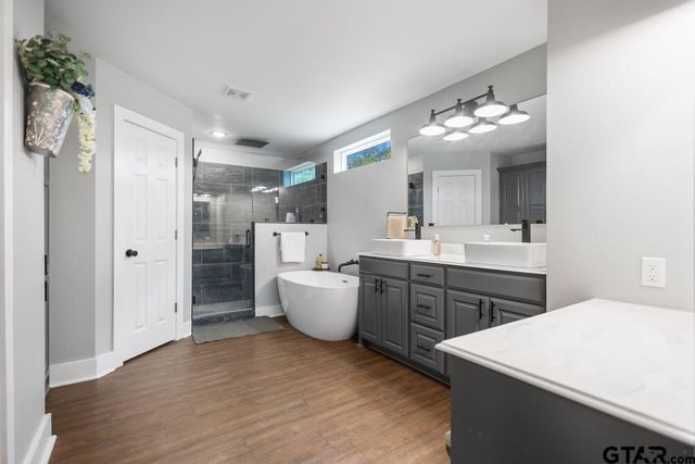 704 W Ross, Troup, TX 75789