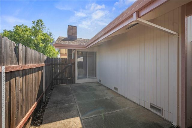 5137 Mississippi Bar Dr, Orangevale, CA 95662