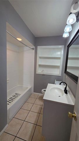 936 E SHADOWLAWN AVENUE, Tampa, FL 33603