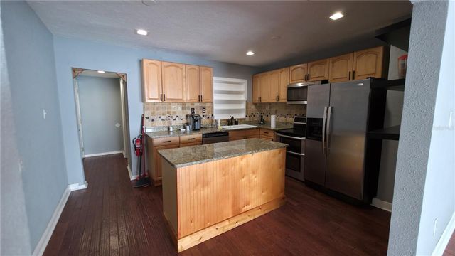 936 E SHADOWLAWN AVENUE, Tampa, FL 33603