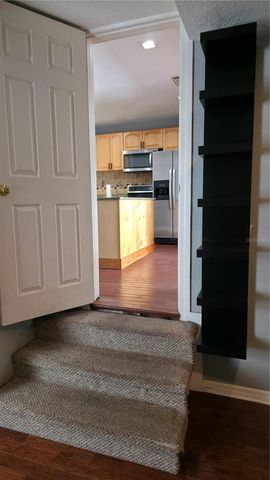 936 E SHADOWLAWN AVENUE, Tampa, FL 33603