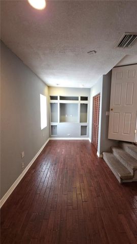 936 E SHADOWLAWN AVENUE, Tampa, FL 33603